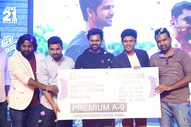 Agent-Sai-Srinivasa-Athreya-Movie-Pre-Release-event_47