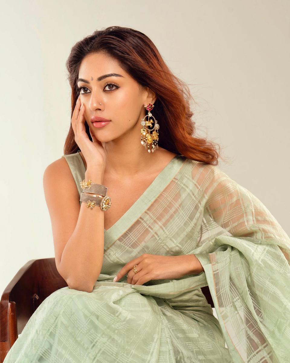 Anu-Emmanuel-Latest-Hot-Stills-in-Green-Saree-2