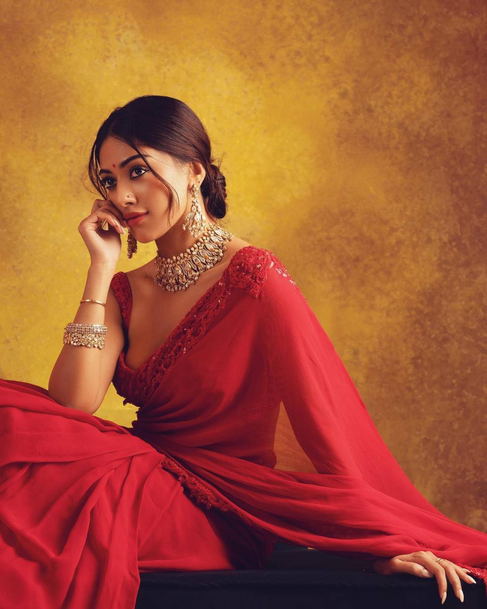 Anu-Emmanuel-Latest-Hot-Stills-in-Red-Saree-2
