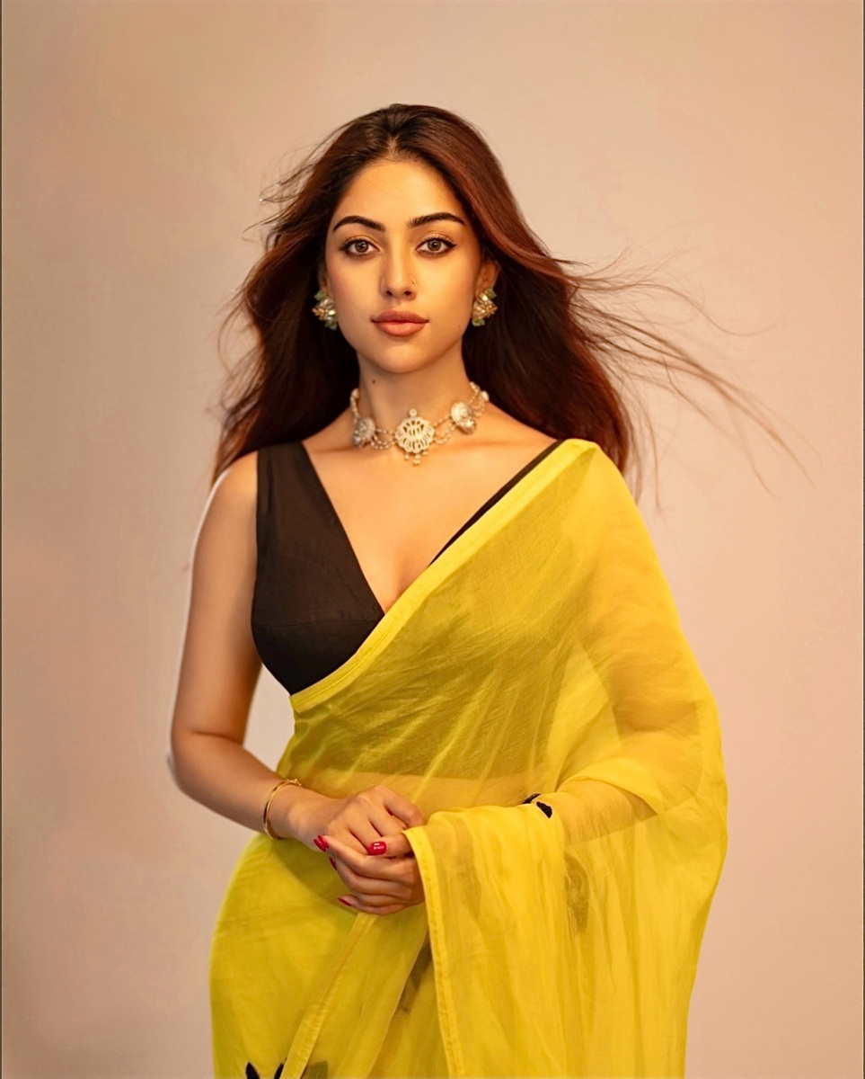 Anu-Emmanuel-Latest-Hot-Stills-in-Yellow-Saree-2