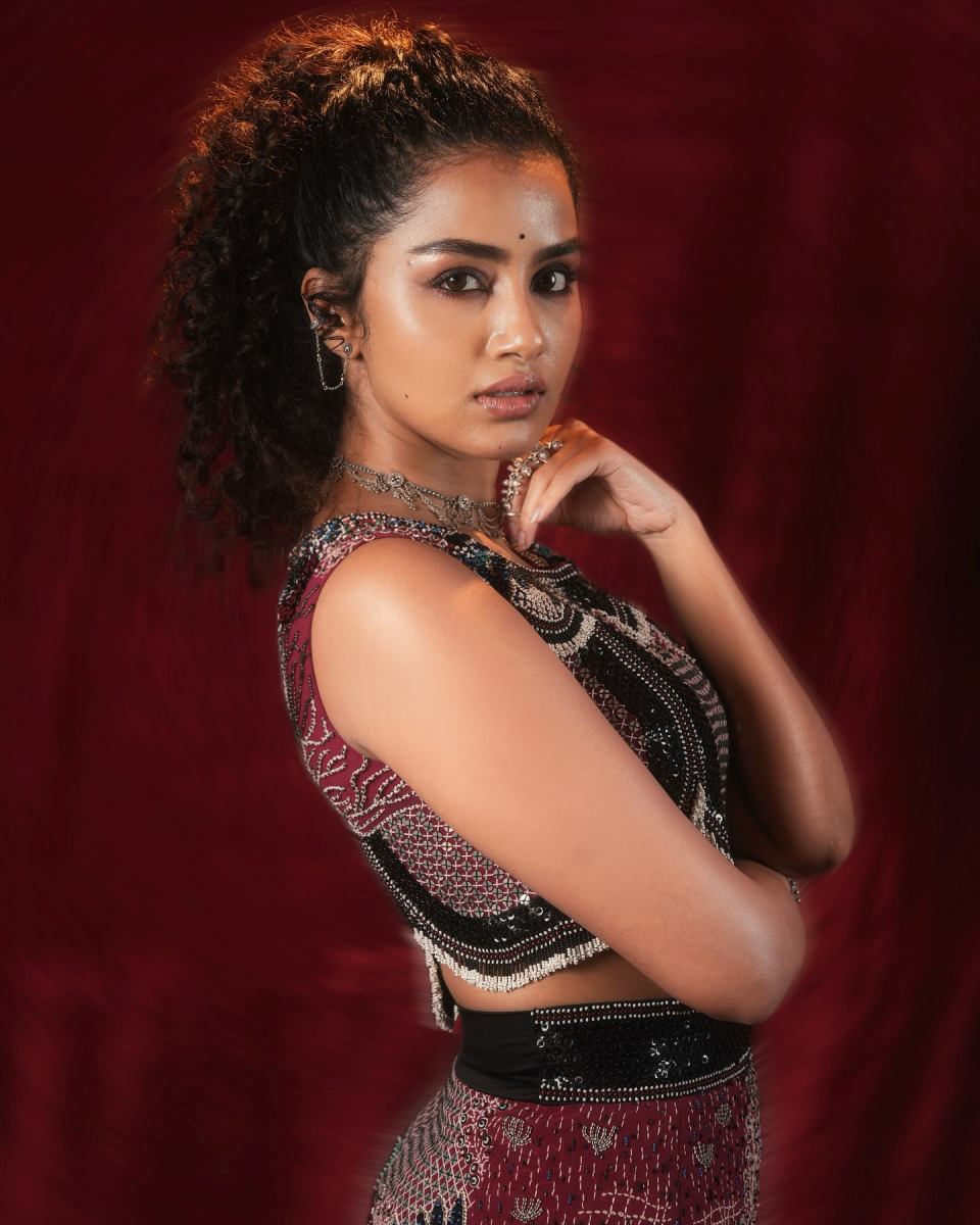 Anupama-Parameswaran-Hot-Photoshoot-Pics-06