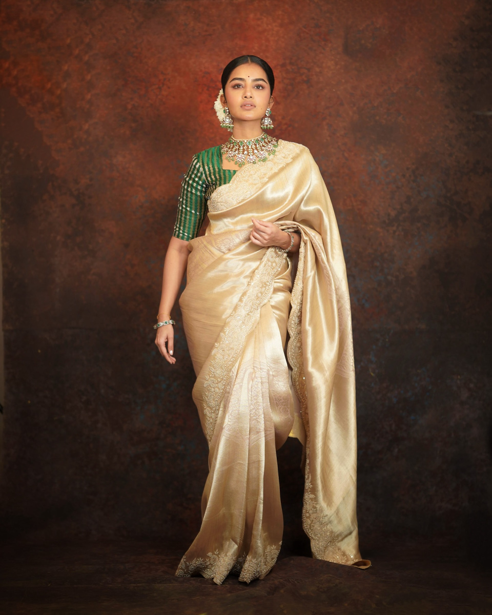 Anupama-Parameswaran-Hot-Saree-Pics-05