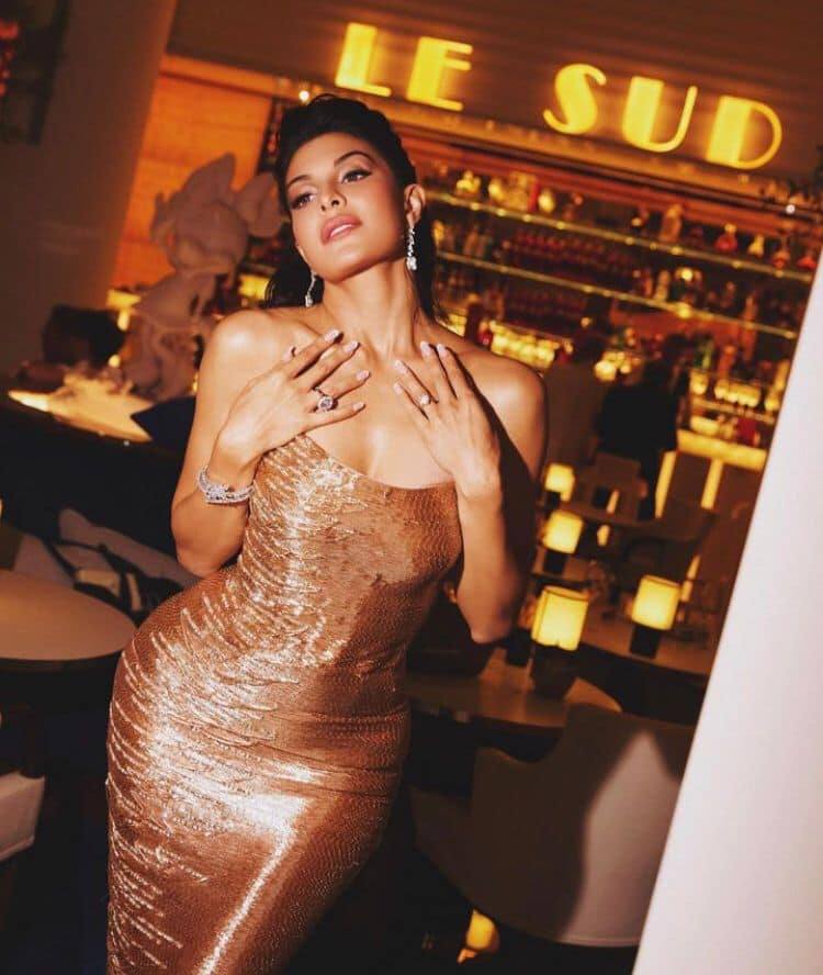 Jacqueline-Fernandez-Hot-Pics-04
