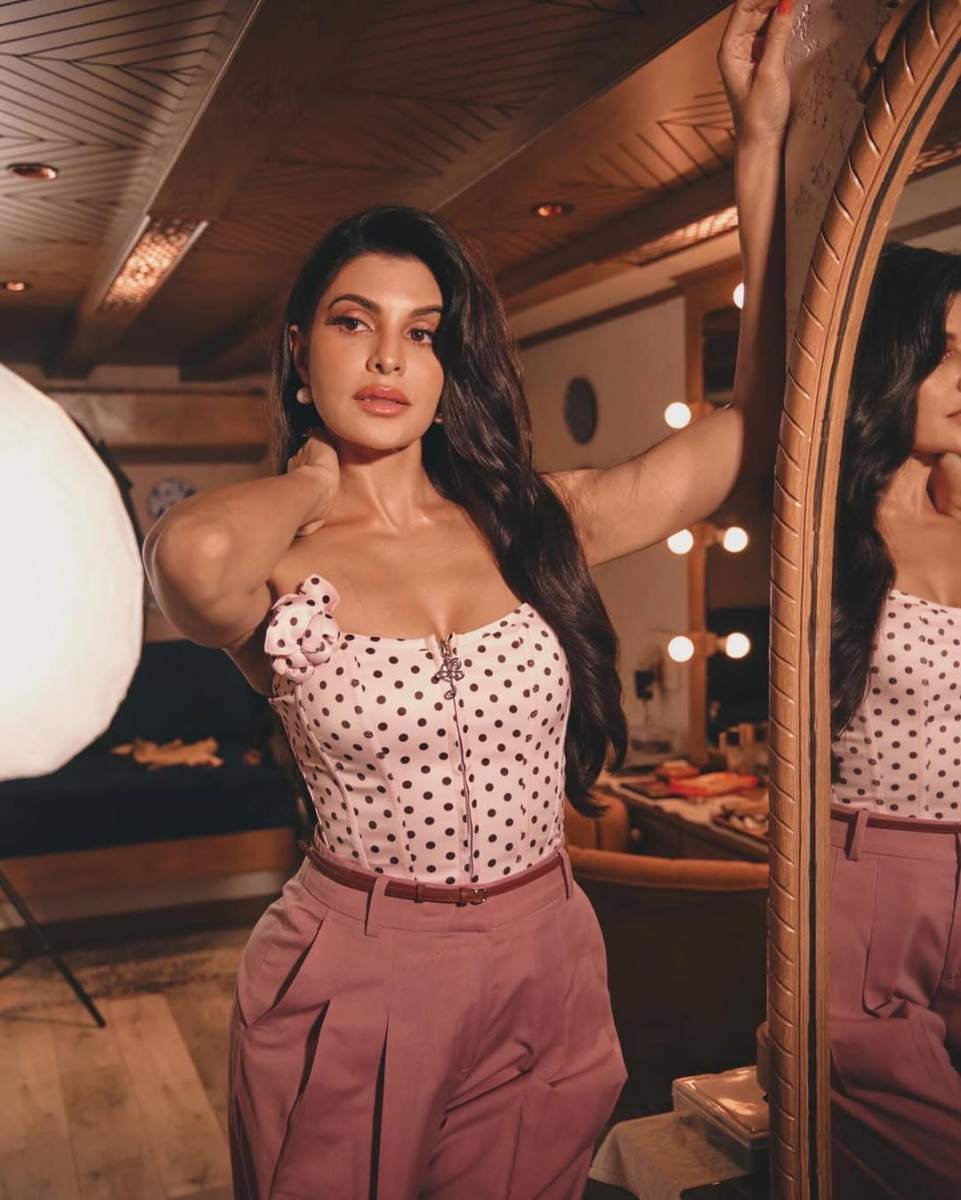 Indian Actress Jacqueline Fernandez Latest Hot Pics