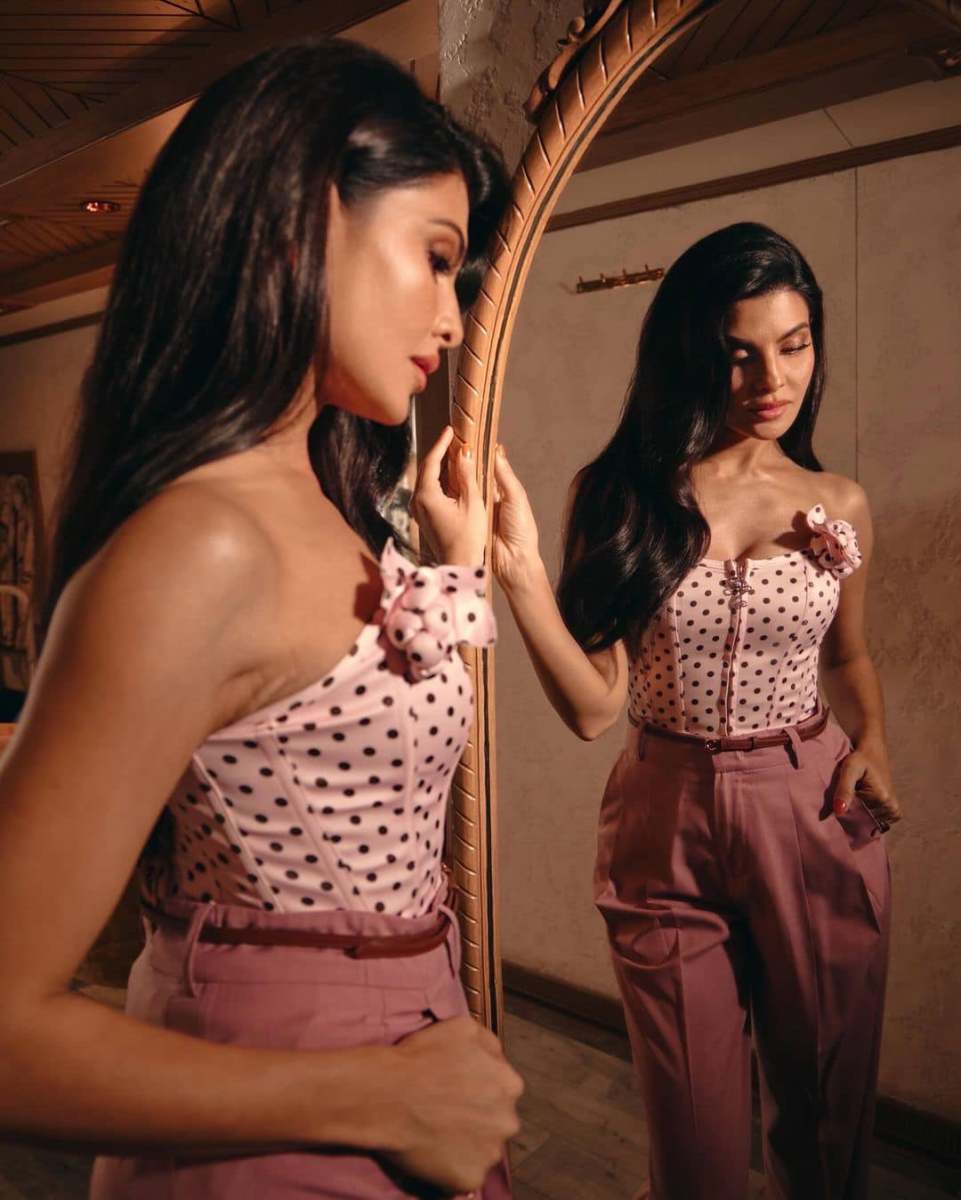 Jacqueline-Fernandez-Latest-Stunning-Pics-02