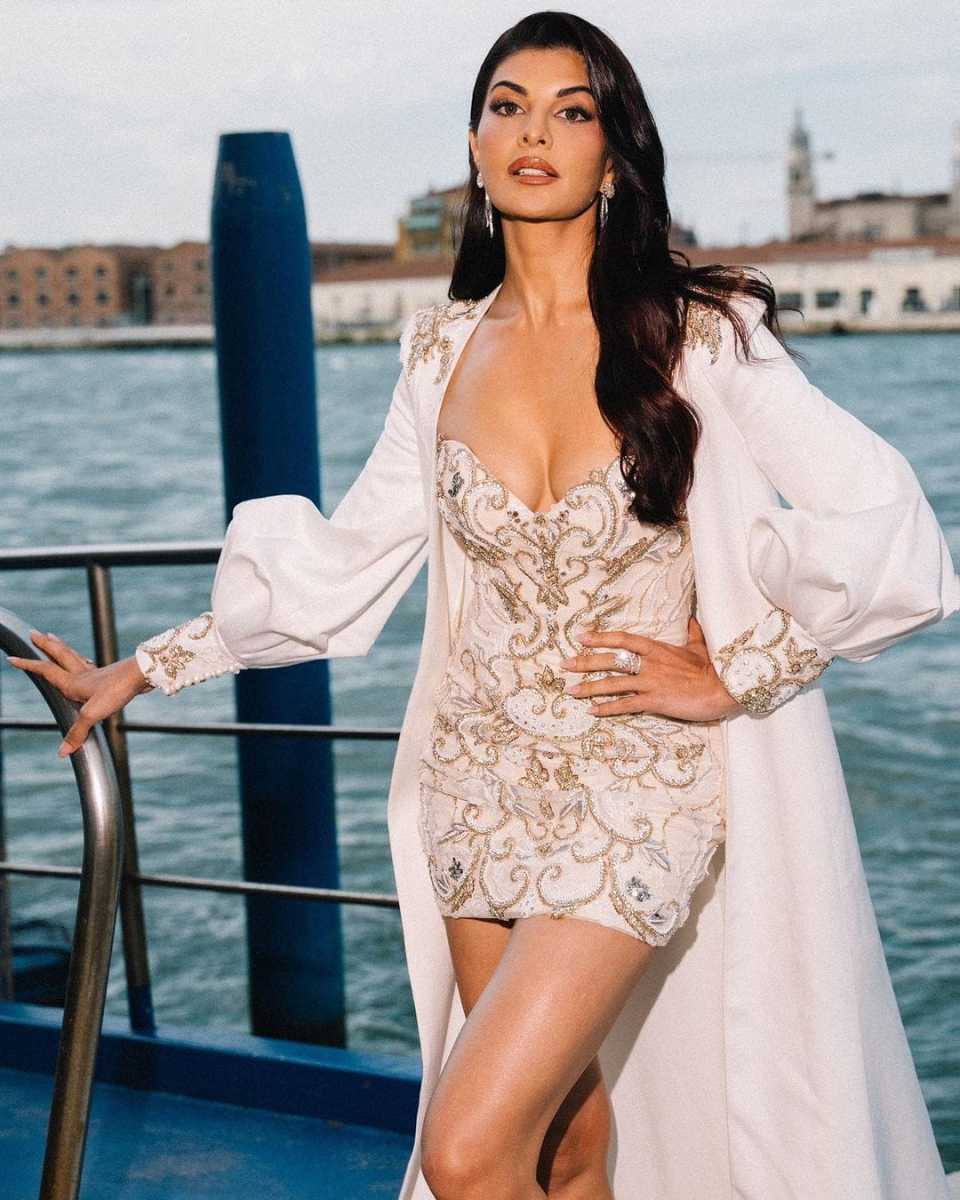Jacqueline-Fernandez-Latest-Hot-Pics-03