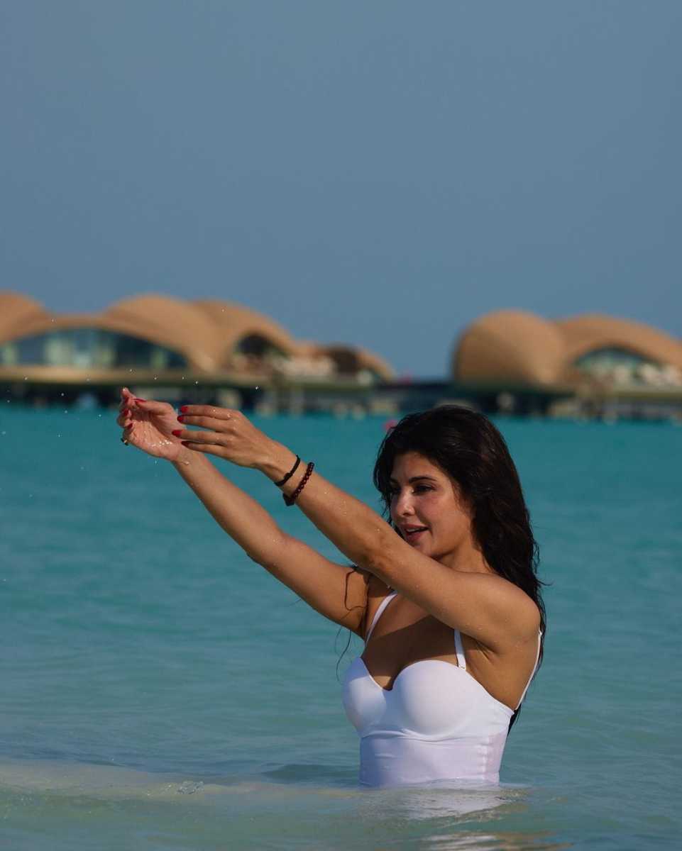 Jacqueline-Fernandez-Latest-Bikini-Pics-04