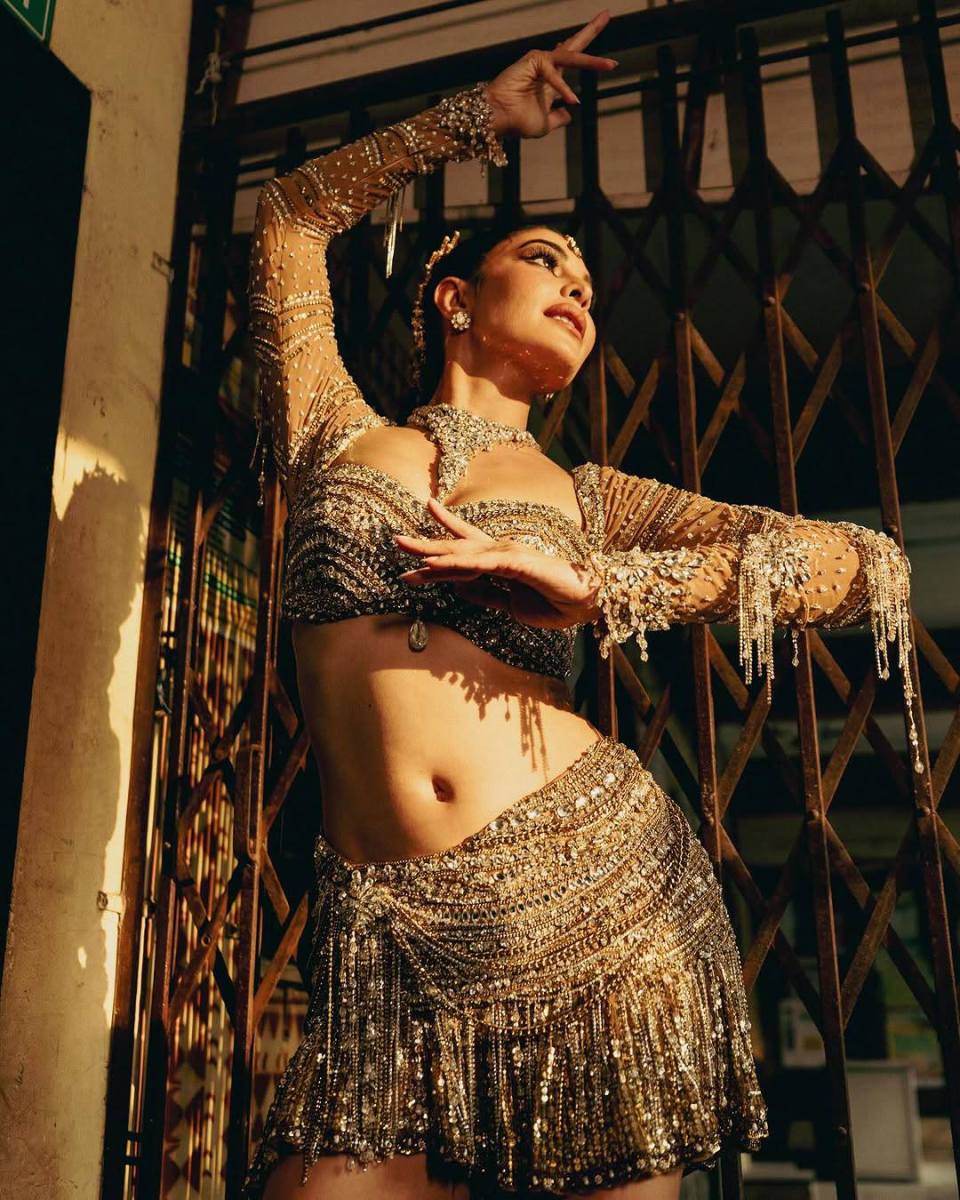 Jacqueline-Fernandez-Hot-Pics-04