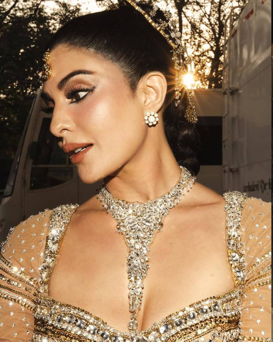 Jacqueline-Fernandez-Hot-Pics-06