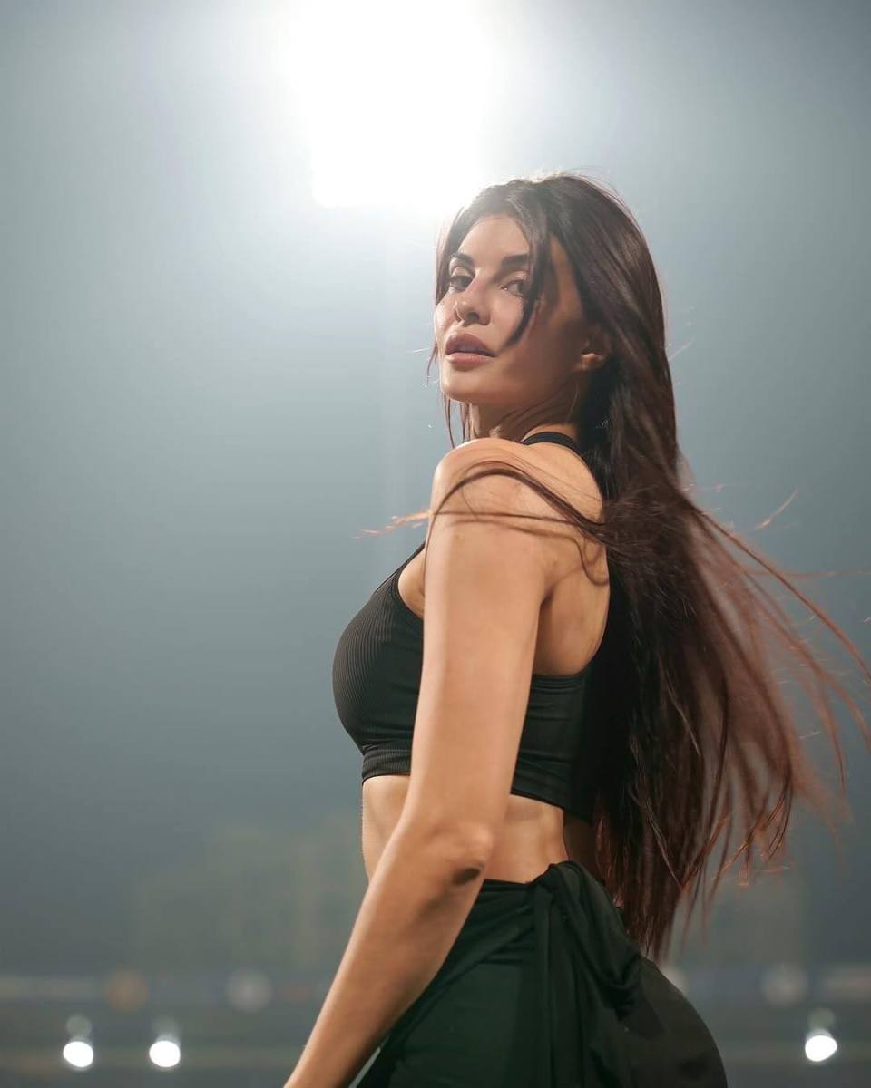 Jacqueline-Fernandez-Hot-Pics-04