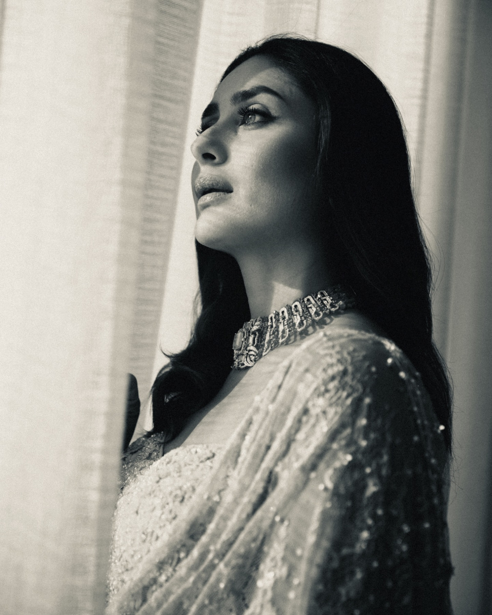 Kareena-Kapoor-Latest-Hot-Image-in-Saree-1