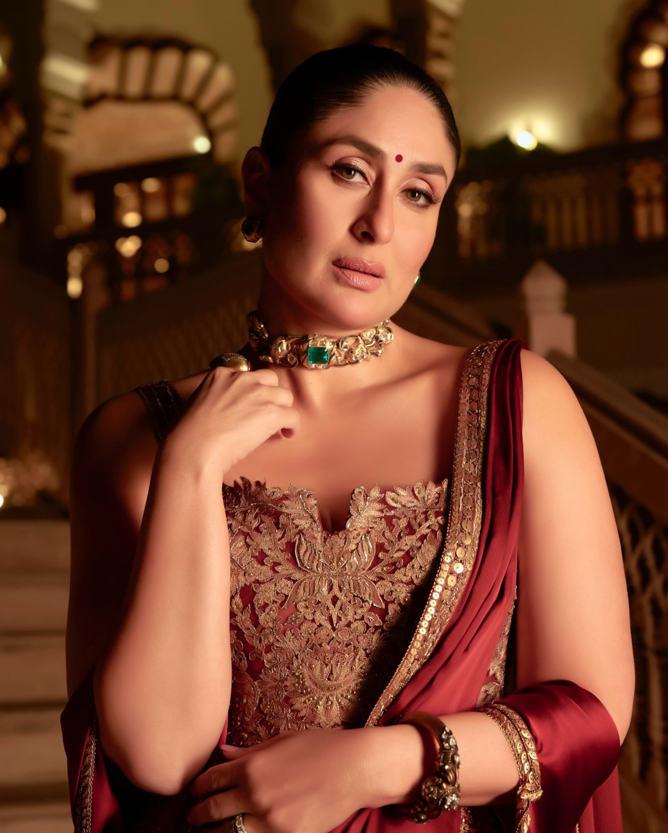Kareena-Kapoor-latest-stills-in-traditional-wear-2