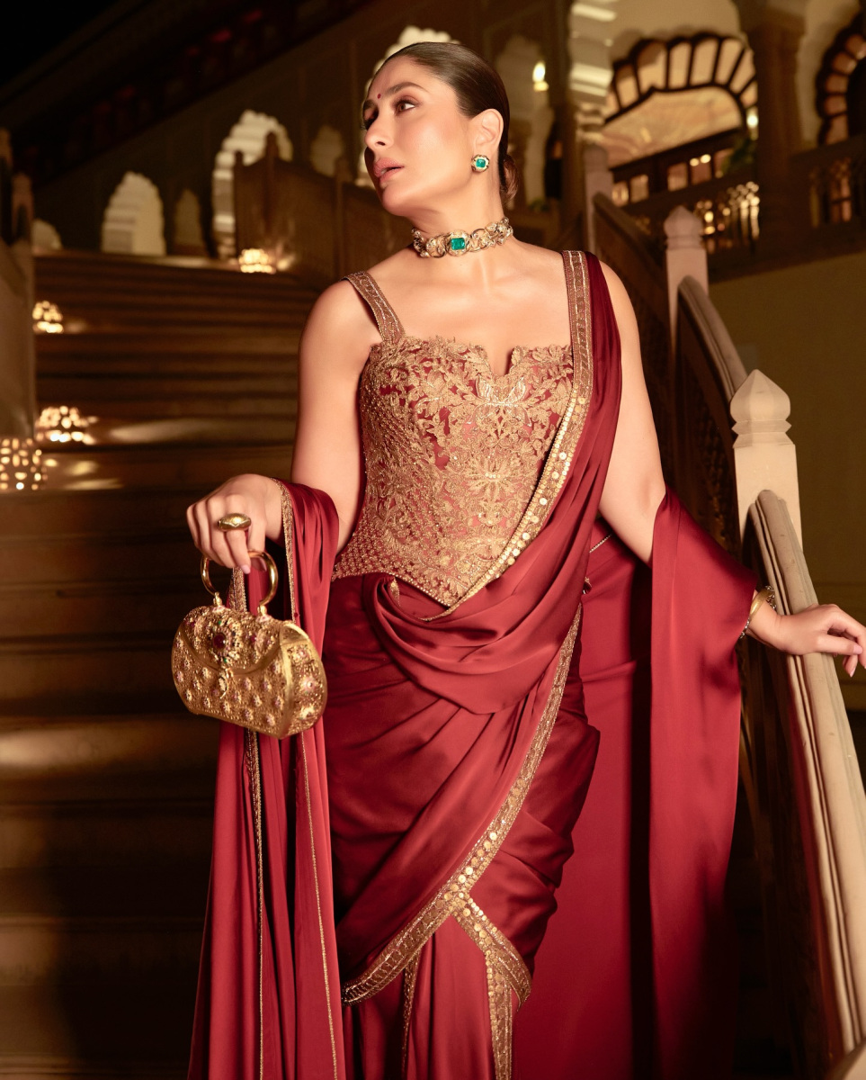 Kareena-Kapoor-latest-stills-in-traditional-wear-4