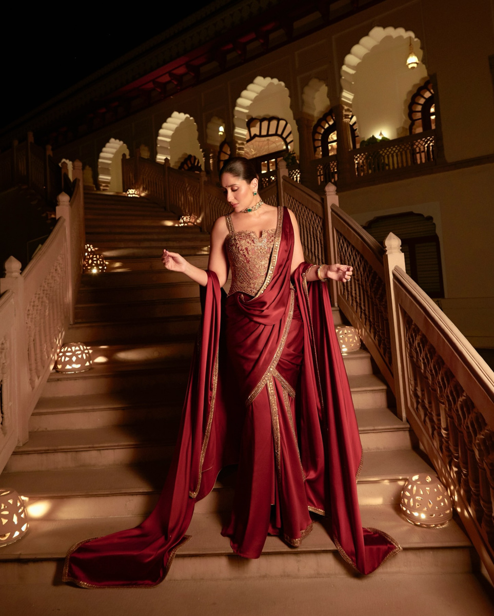 Kareena-Kapoor-latest-stills-in-traditional-wear-6