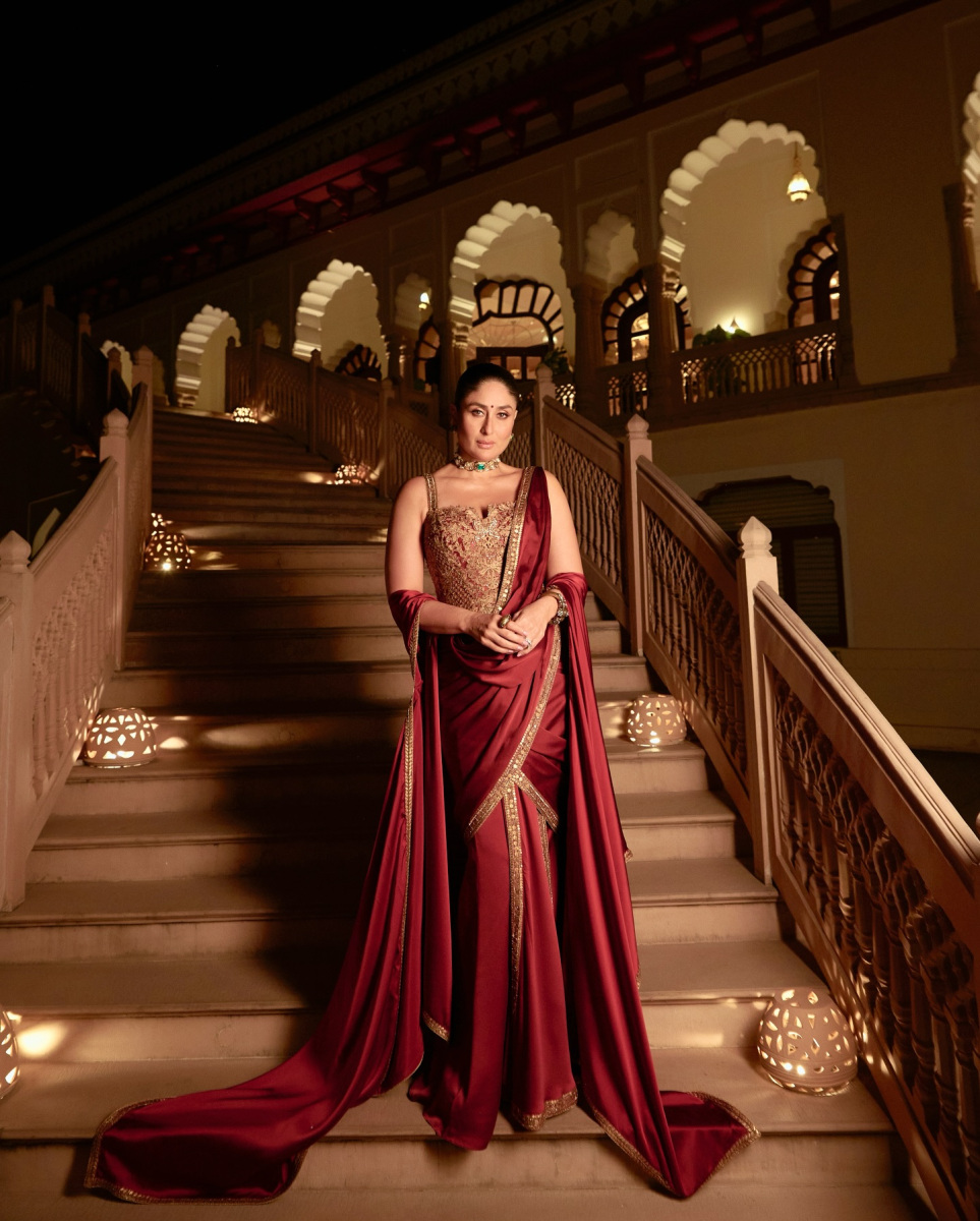 Kareena-Kapoor-latest-stills-in-traditional-wear-7