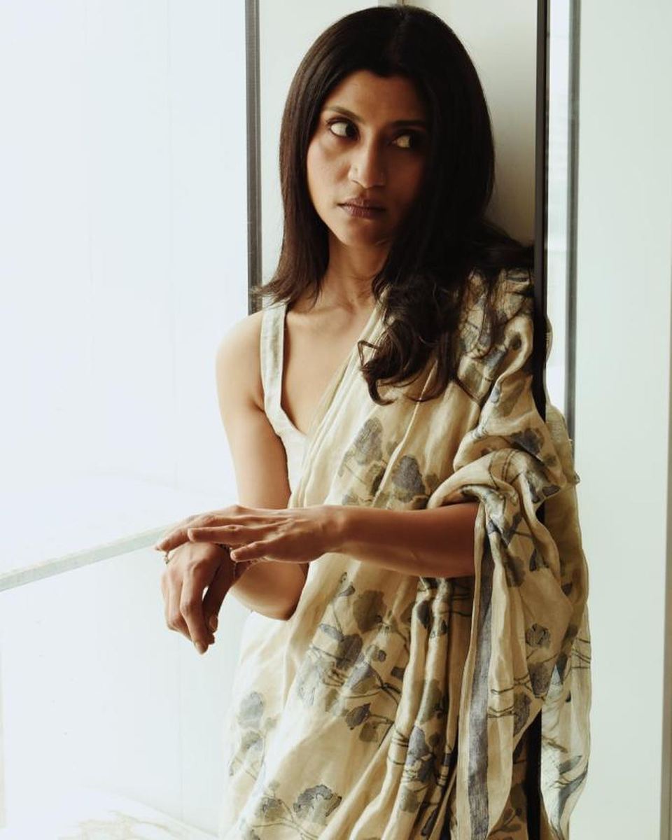 Konkona-Sen-Sharma-hot-saree-pics-3