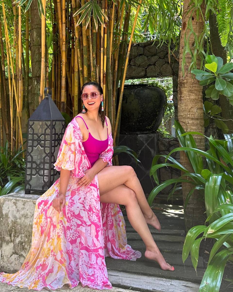 Lara-Dutta-Latest-Hot-Bikini-Pics-3