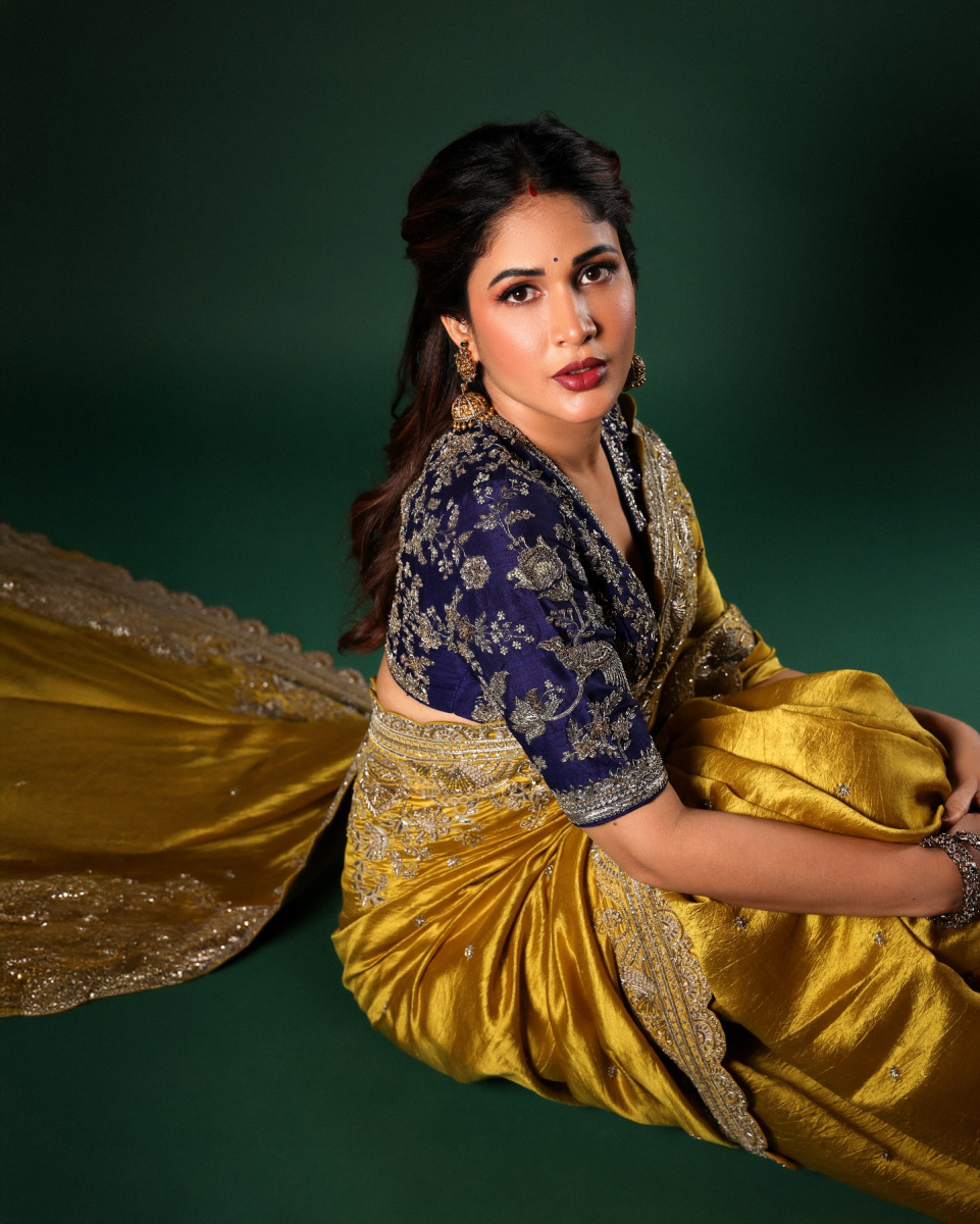 Lavanya-Tripathi-Latest-Stills-in-Sa-ree-1