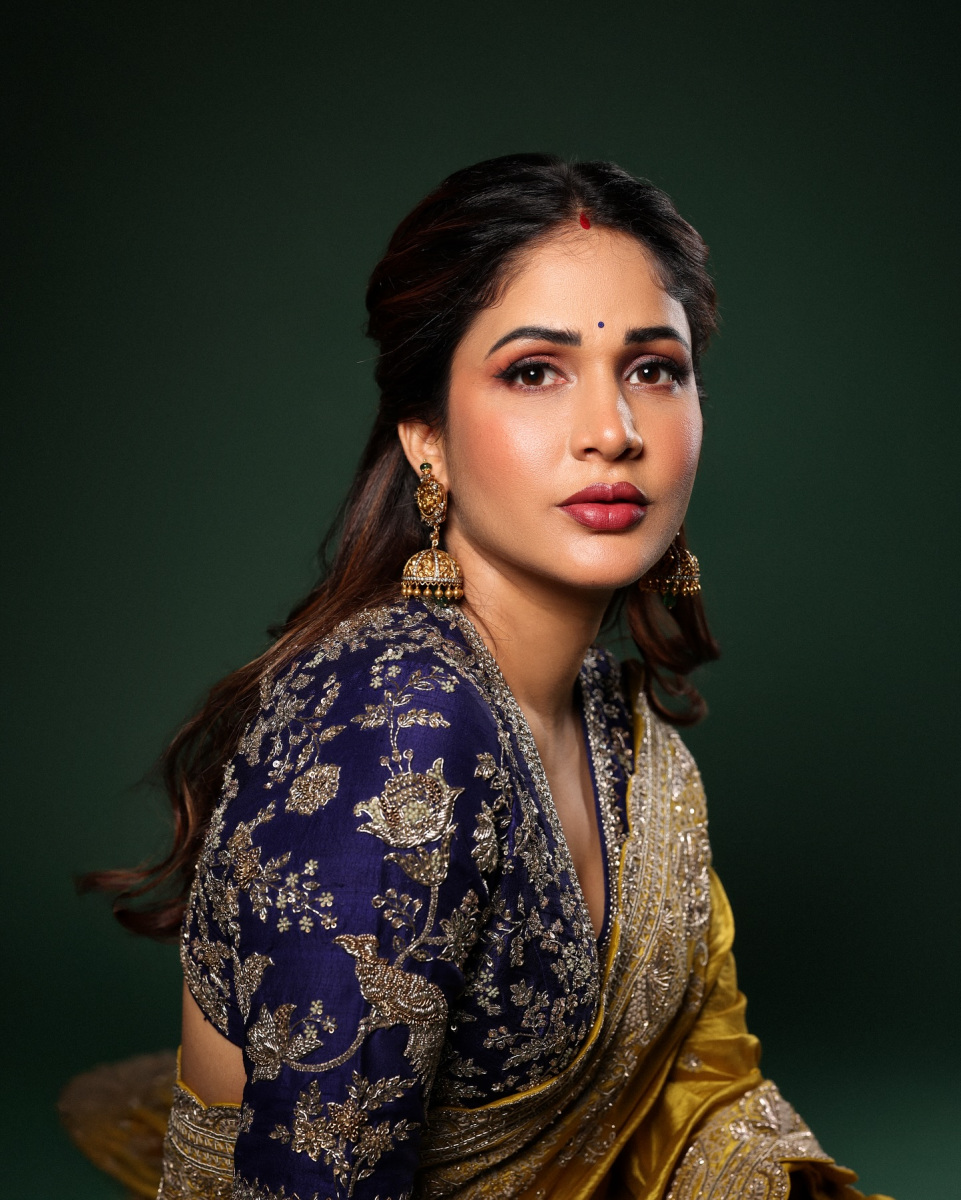 Lavanya-Tripathi-Latest-Stills-in-Sa-ree-3