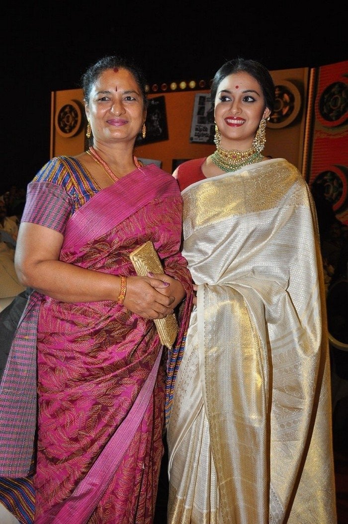 mahanati-audio-launch-stills-photos-pictures-25