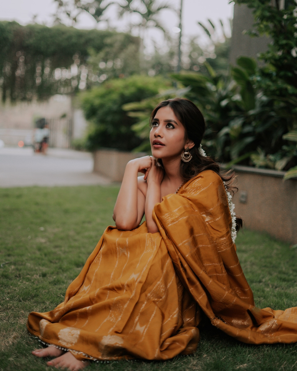Nabha-Natesh-Latest-Hot-Saree-Pics-4