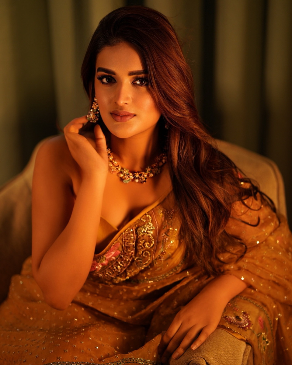 Nidhhi Agerwal Latest Hot Stills in Saree