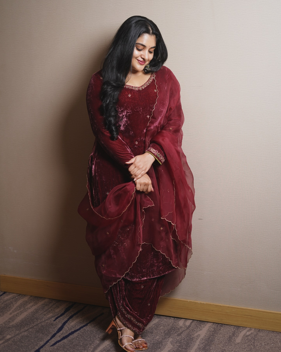 Nivetha-Thomas-Latest-Pics-in-Red-Outfit-3