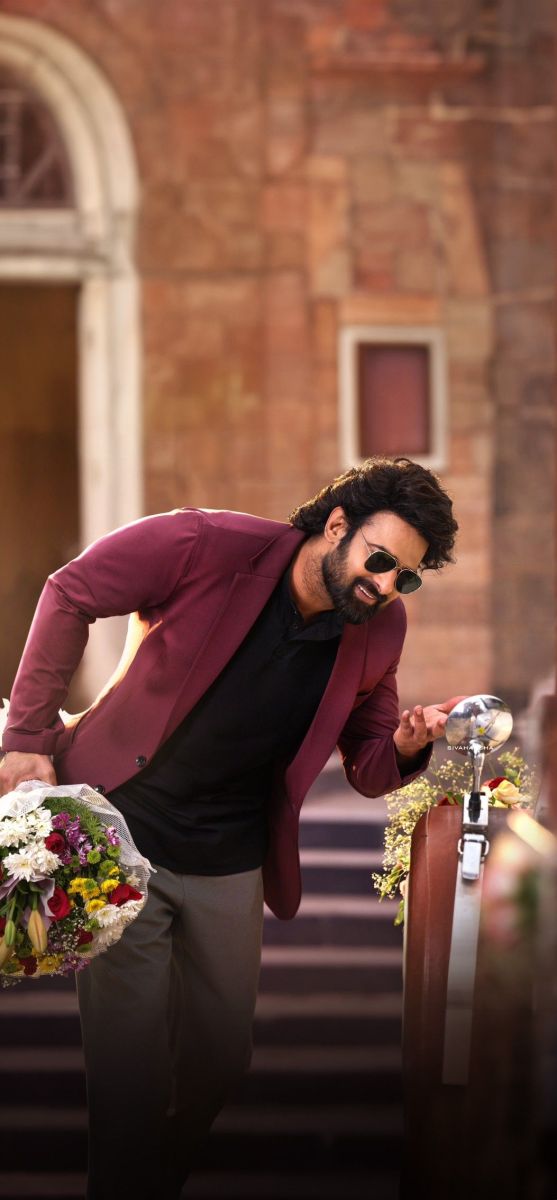 Prabhas-Solo-Pics-From-The-Rajasaab-Movie-4