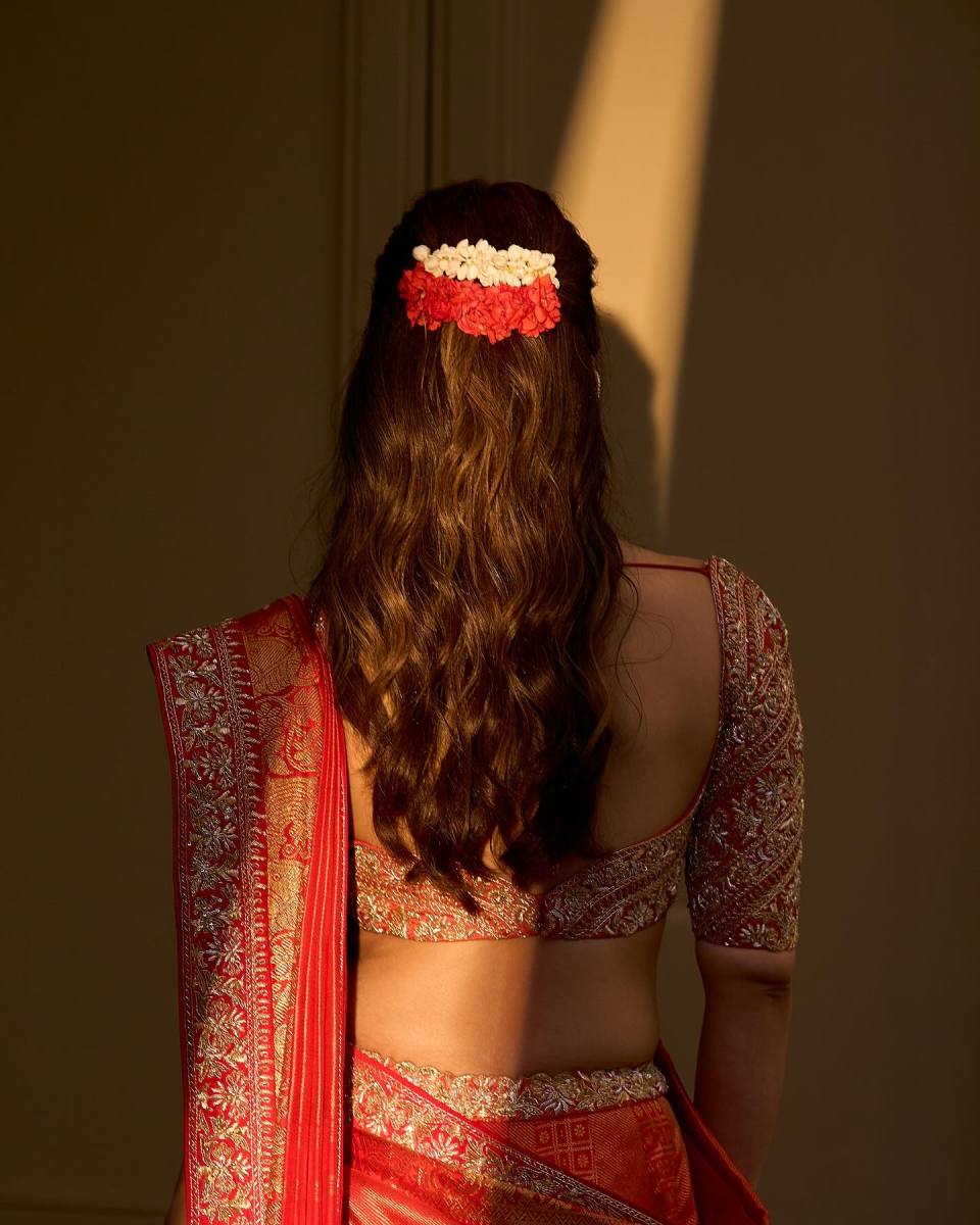Raashii-Khanna-Latest-Hot-Pics-in-Red-Saree-2