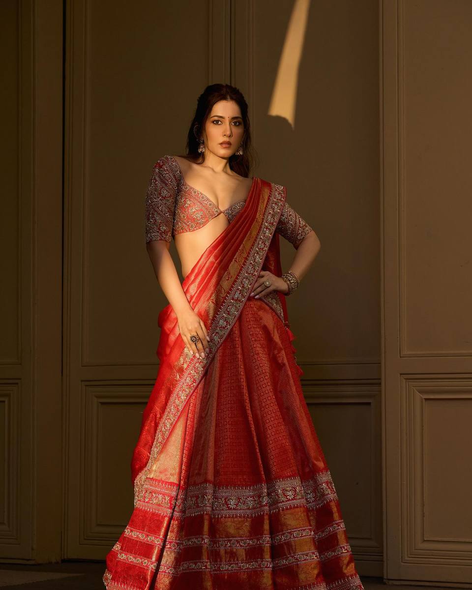 Raashii-Khanna-Latest-Hot-Pics-in-Red-Saree-7