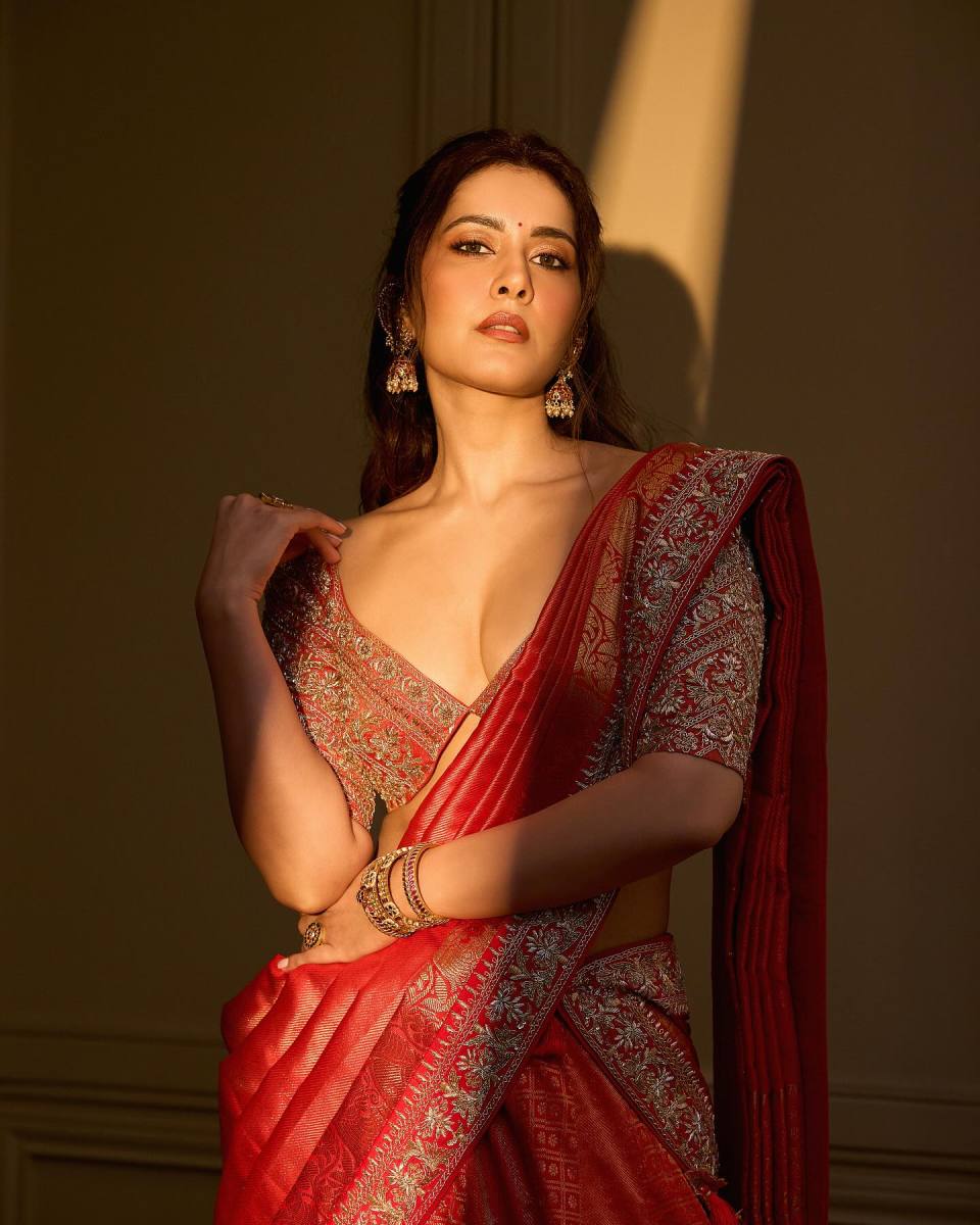 Raashii-Khanna-Latest-Hot-Pics-in-Red-Saree-8