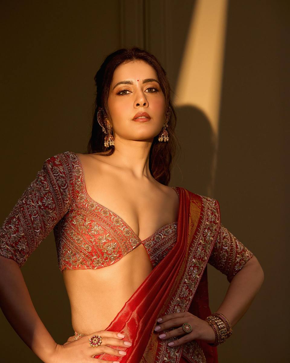 Raashii-Khanna-Latest-Hot-Pics-in-Red-Saree-9