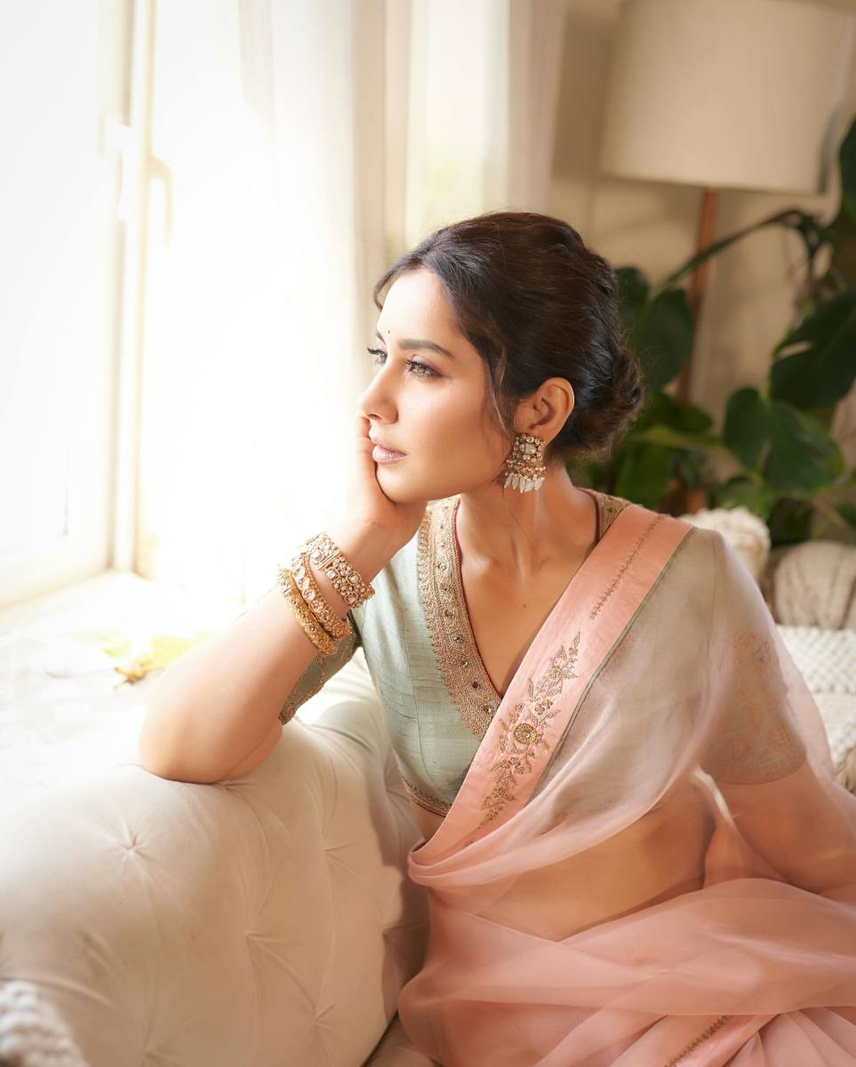 Raashii-Khanna-Latest-Saree-Pics-6