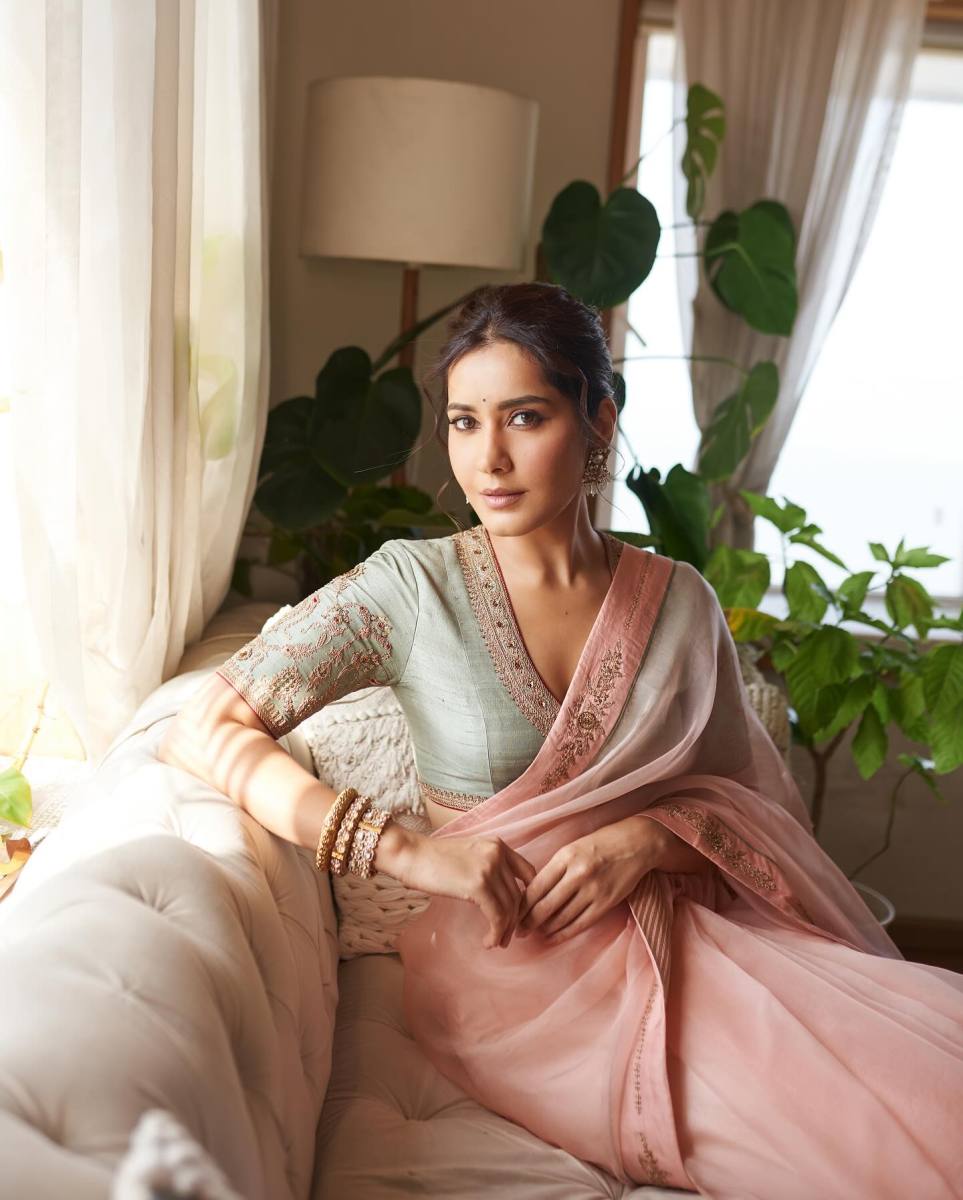 Raashii-Khanna-Latest-Saree-Pics-7