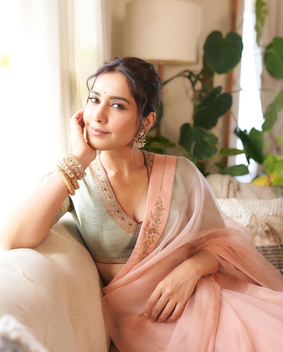 Raashii-Khanna-Latest-Saree-Pics-9