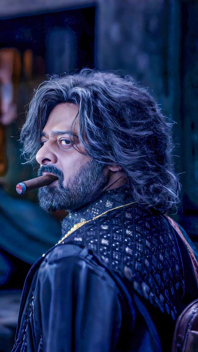 rajasaab-movie-prabhas-old-getup-pics-3