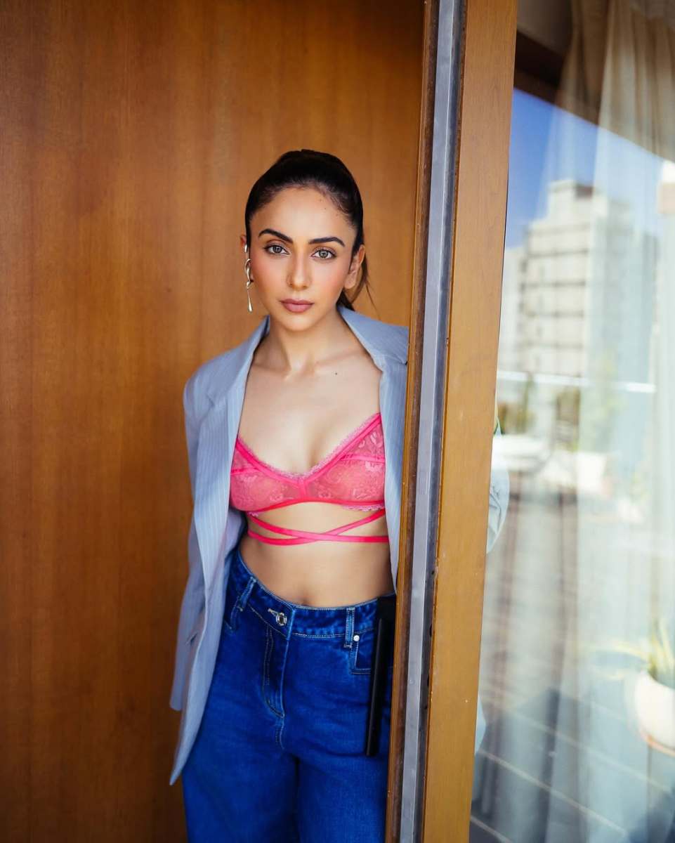Rakul-Preet-Singh-Hot-Bikini-Pics-02