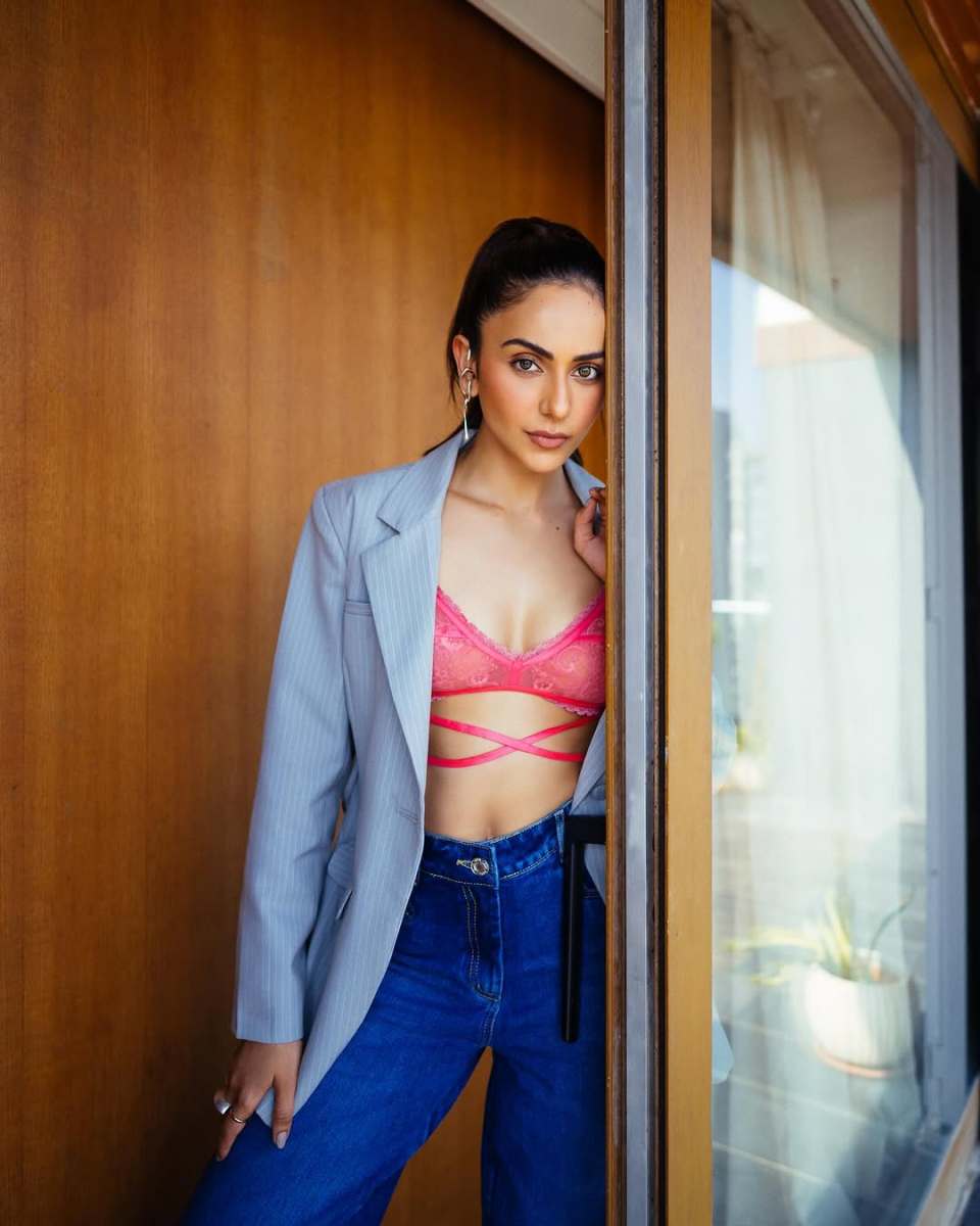 Rakul-Preet-Singh-Hot-Bikini-Pics-03