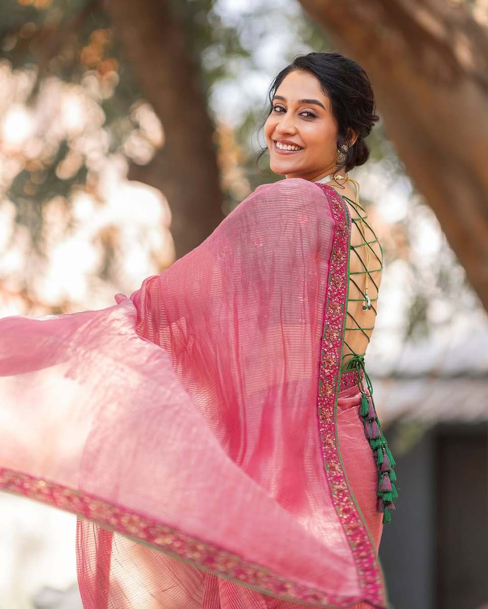 Regina-Cassandra-Latest-Pics-in-Pink-Saree-3