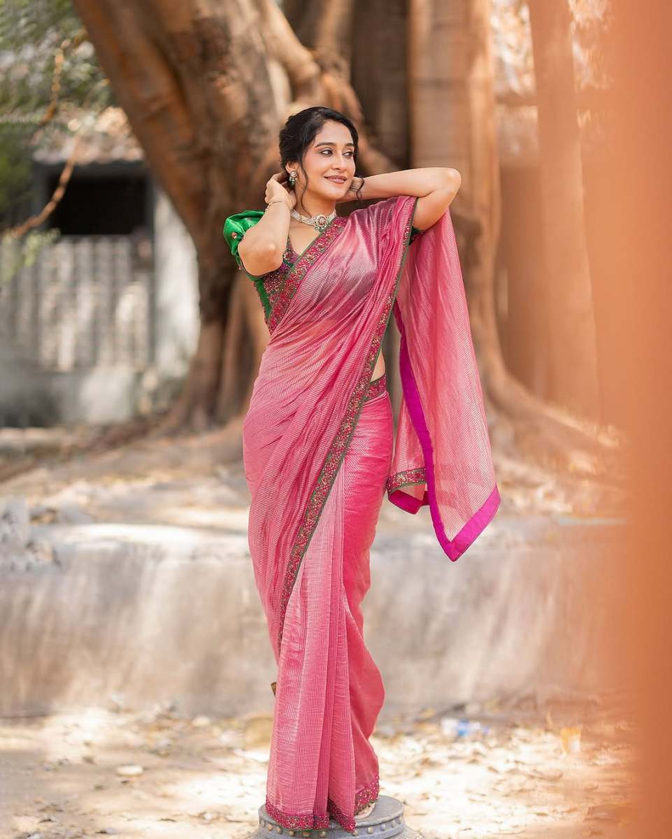 Regina-Cassandra-Latest-Pics-in-Pink-Saree-4