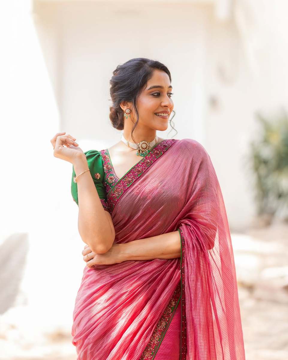 Regina-Cassandra-Latest-Pics-in-Pink-Saree-6