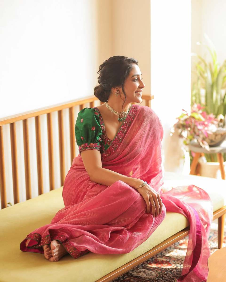 Regina-Cassandra-Latest-Pics-in-Pink-Saree-7