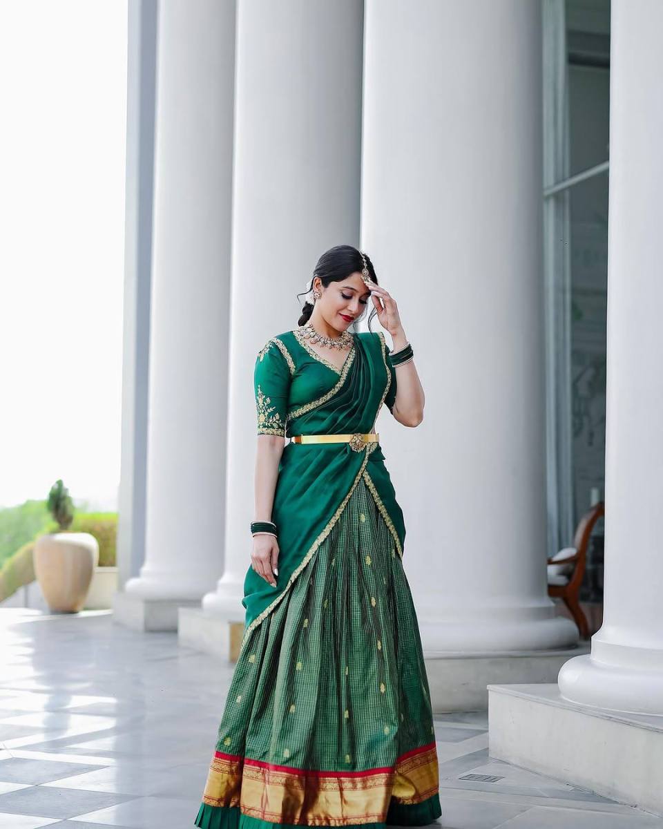 Regina-Cassandra-Latest-Stills-in-Green-Half-Saree-2