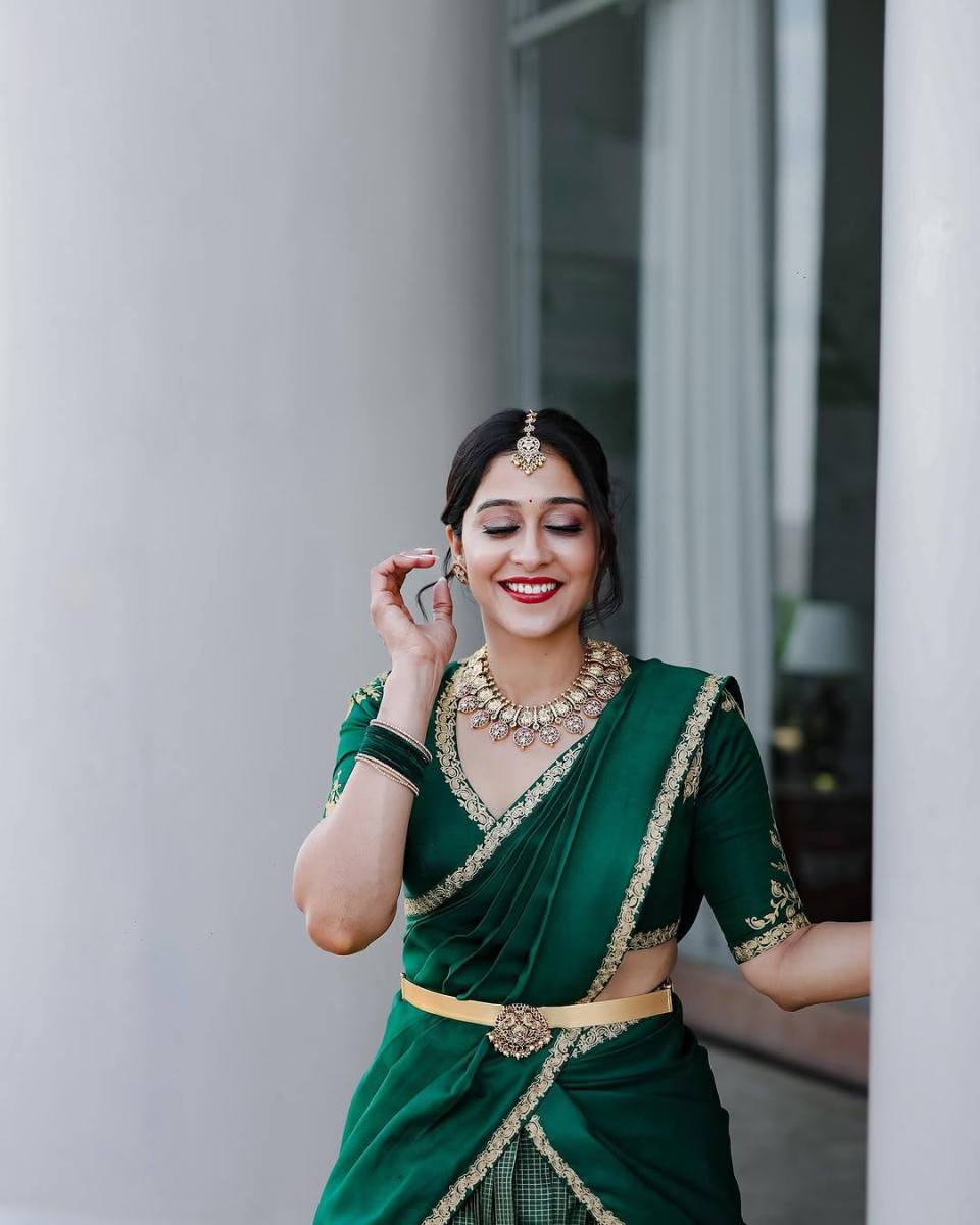 Regina-Cassandra-Latest-Stills-in-Green-Half-Saree-3