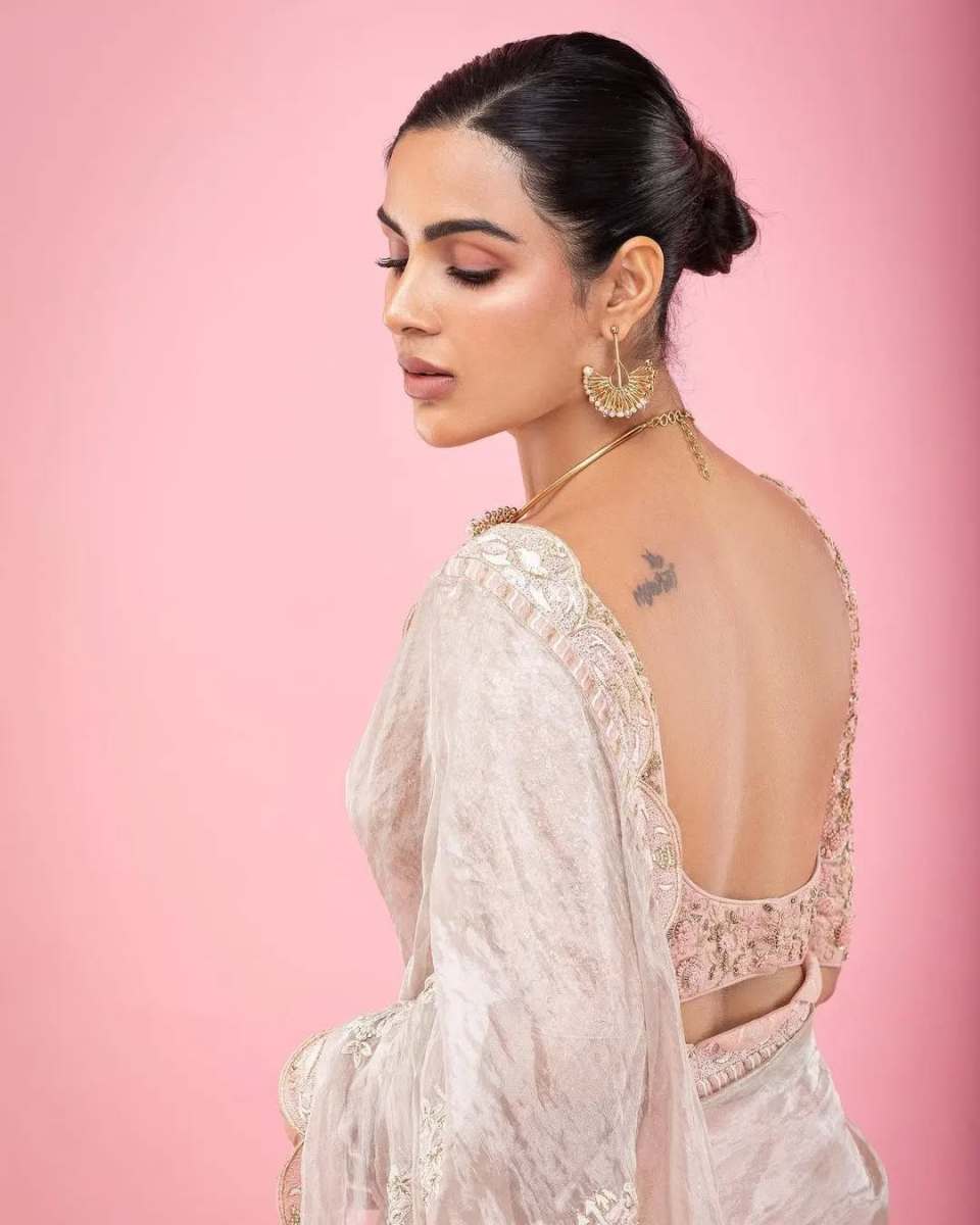 Samyuktha Menon Latest Hot Stills in Saree