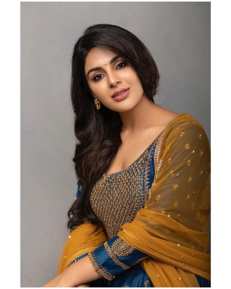 Samyuktha Menon Latest Pics in Traditional Wear 