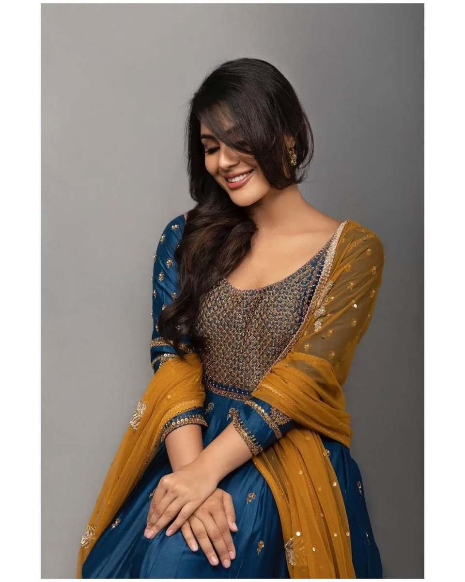Samyuktha-Menon-Latest-Pics-in-Traditional-Wear-5