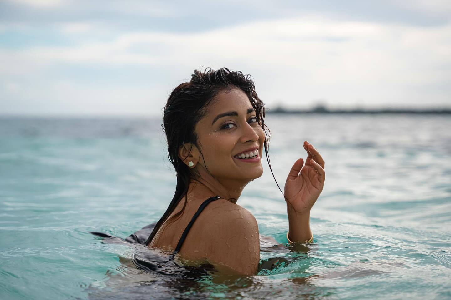 Shriya-Saran-Black-Bikini-Pics-03
