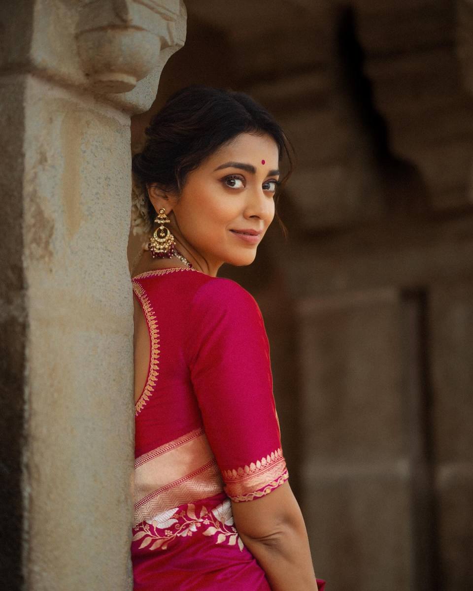 Shriya Saran Latest Saree Pics