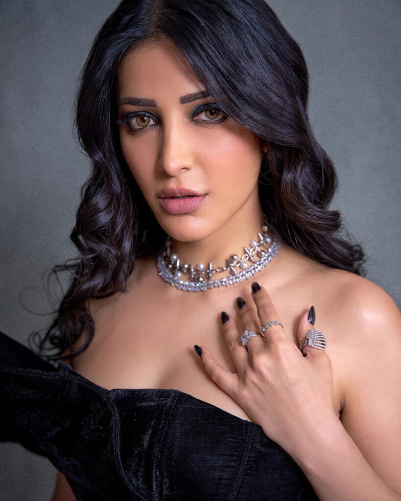 Shruthi Hassan new pics